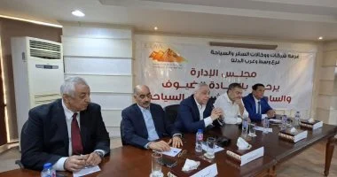 مناقشة الاستعدادات لموسم الحج والعمرة والحفاظ على تميز الحج السياحي