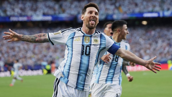 ميسي يفك شفرة الجزائر .. الأرجنتين تتقدّم بهدف عالمي في كأس العالم 2026