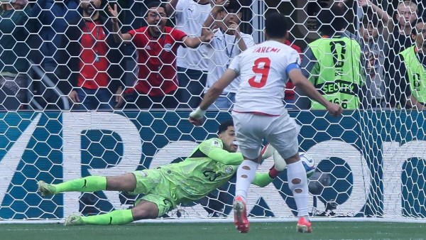 نجم الزمالك السابق : الدفع بمحمد عبد المنعم أمام إيران كان خطأ.. ومصطفى شوبير الأفضل