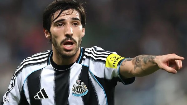 نيوكاسل يرفض عرضا من توتنهام لضم لاعب خط الوسط ساندرو تونالي