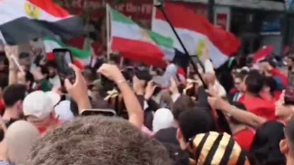 هتافات “فلسطين حرة” تسيطر على محيط مباراة مصر وإيران في كأس العالم