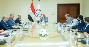 وزير الإنتاج الحربي يستقبل وفدا أكاديميا وطلابيا من هندسة الإسكندرية