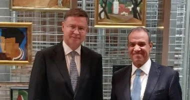 وزير الخارجية يلتقى المفوض الأوروبى للاقتصاد والإنتاجية