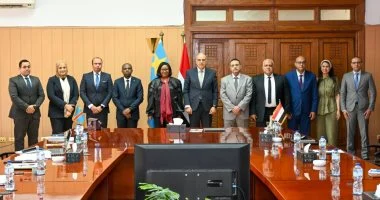 وزير الرى: الانتهاء من تنفيذ وتشغيل 11 محطة مياه مزودة بالطاقة الشمسية فى الكونغو