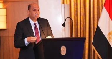 وزير العمل: القانون الجديد يشجع الاستثمار ويحقق الأمان الوظيفى للعمال