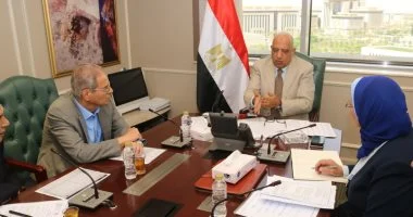 وزير يجتمع بقيادات “التحكم” وإنتاج ونقل الكهرباء لمتابعة خطة التشغيل لتأمين الشبكة