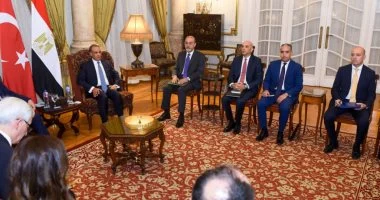 وزيرا خارجية مصر وتركيا يؤكدان أهمية مواصلة التنسيق السياسي والتشاور الإقليمى